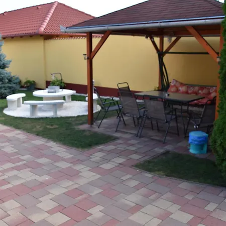 Hotel Harsanyi Vendeghaz *