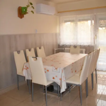 Hotel Harsanyi Vendeghaz *