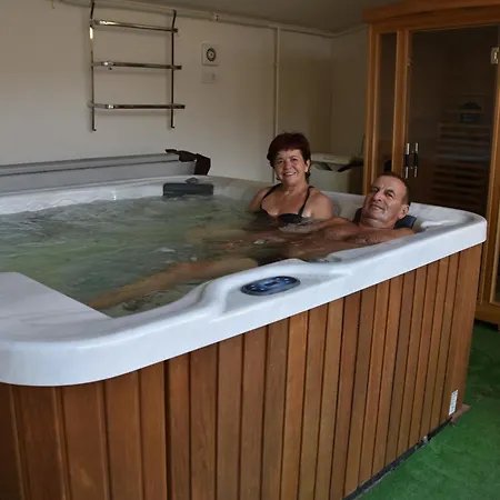 Hotel Harsanyi Vendeghaz *